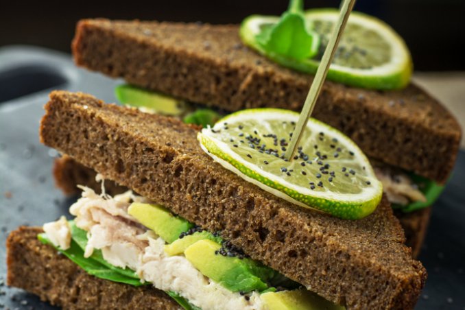 SANDWICH POLLO AVOCADO