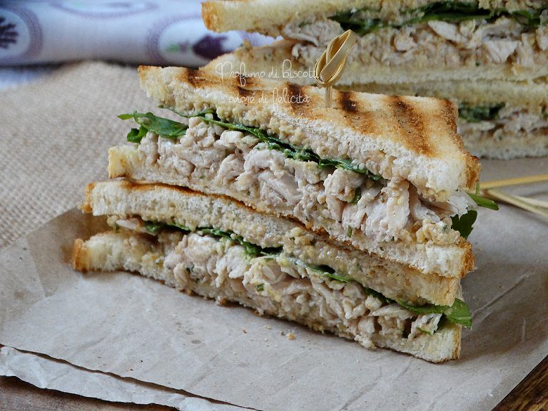 Sandwich pollo e pesto